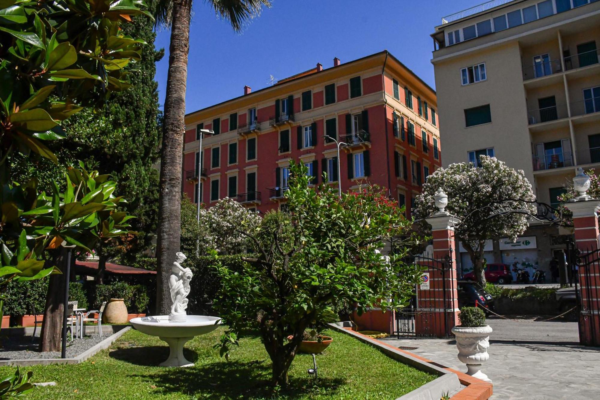 Hotel Le Palme Varazze Exterior photo