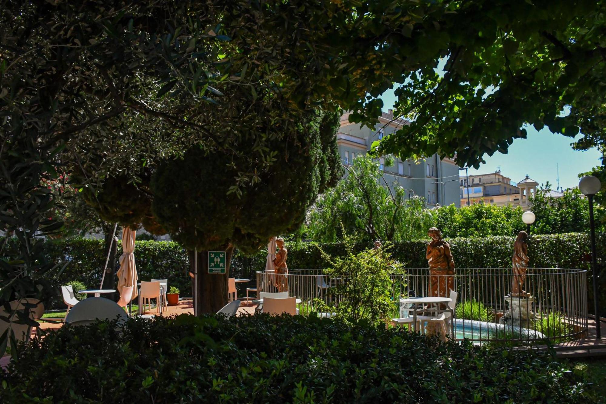 Hotel Le Palme Varazze Exterior photo